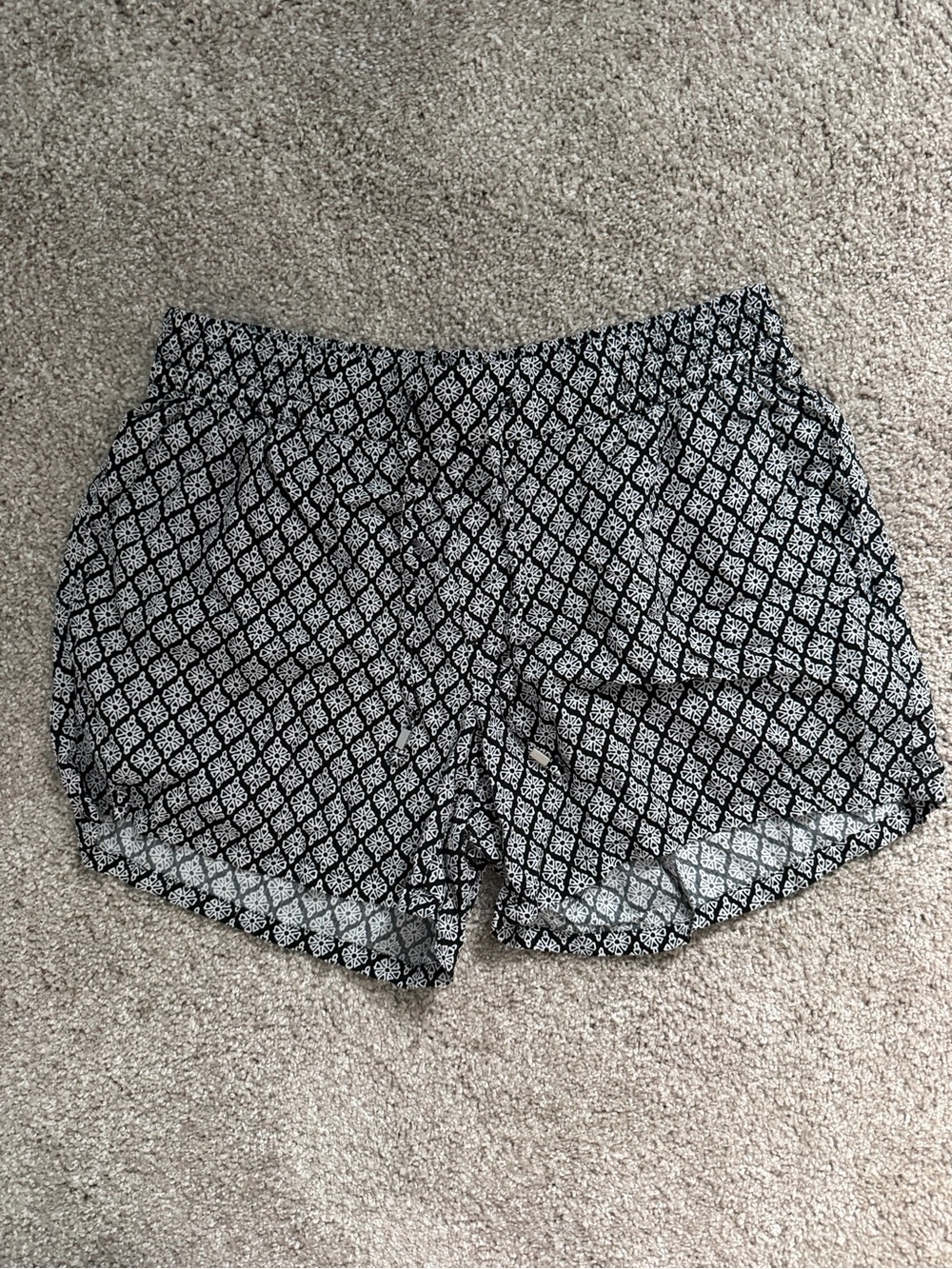 Old Navy Black & White Patterned Women's Shorts